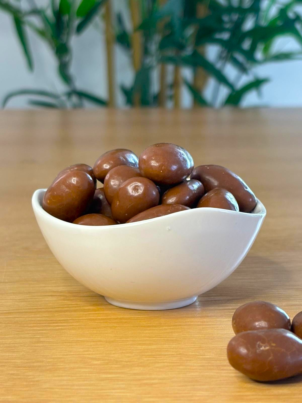 Illustration d'une portion d'amandes grillées enrobées de chocolat au lait
