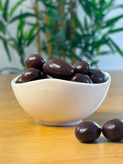 Illustration d'une portion d'amandes grillées enrobées de chocolat noir